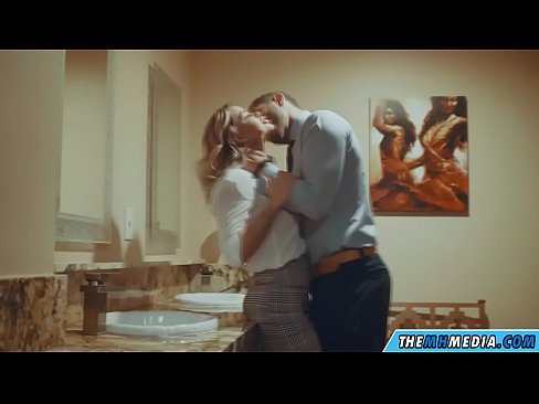 ❤️ When a busty blonde seduces you in a public toilet Quality sex at en-gb.sexflashgame.ru ❤